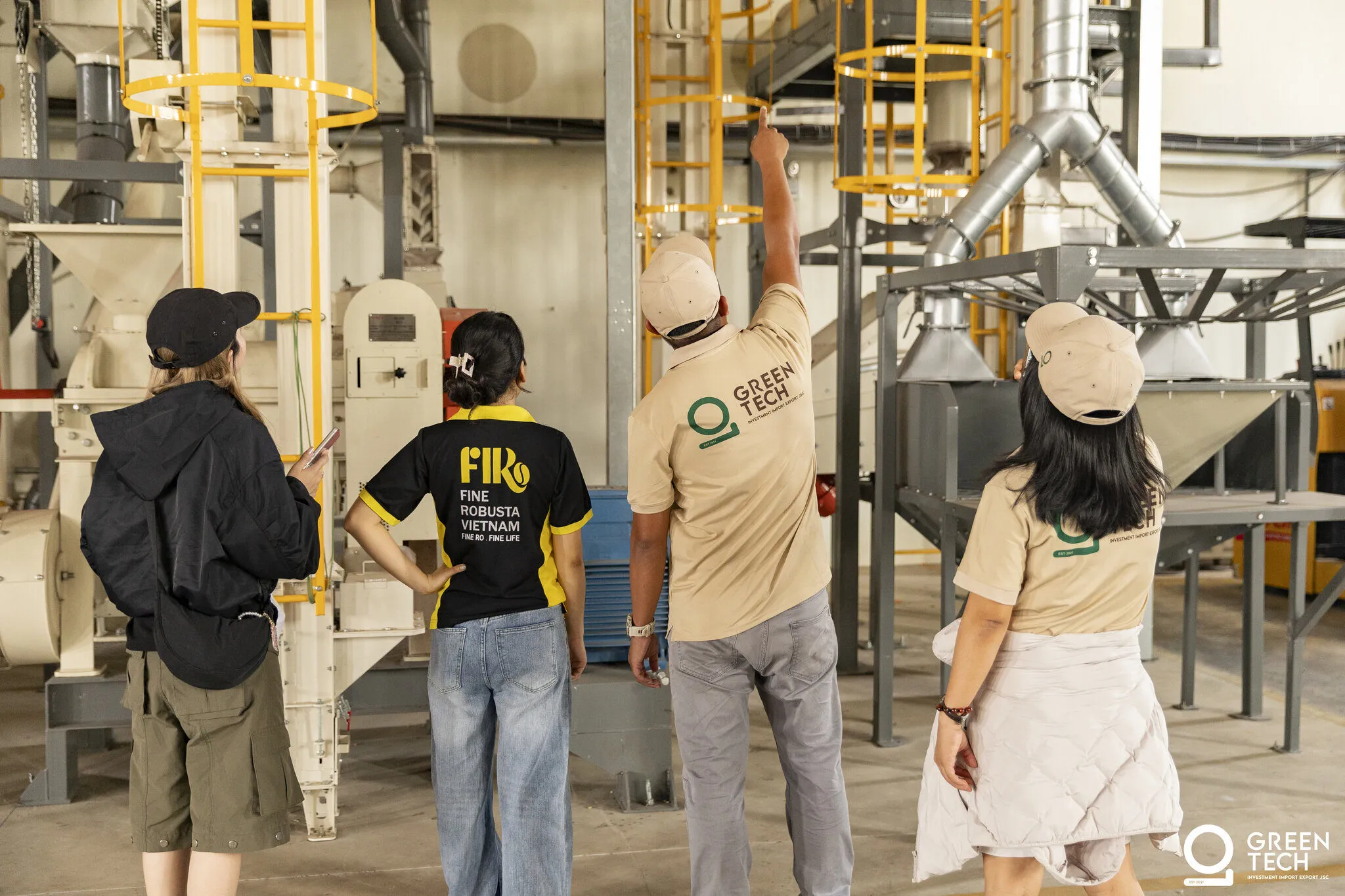Processing team with machinery